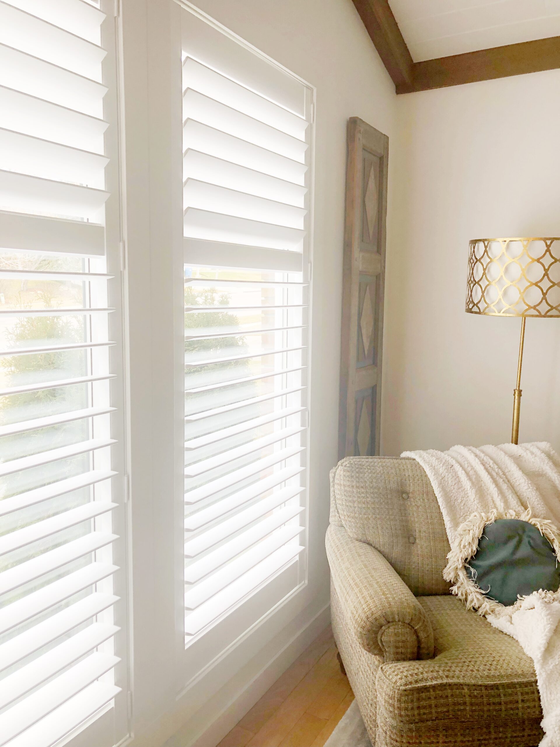 Hunter-Douglas-shutters-with-mid-rail-scaled Hunter Douglas shutters with mid rail scaled