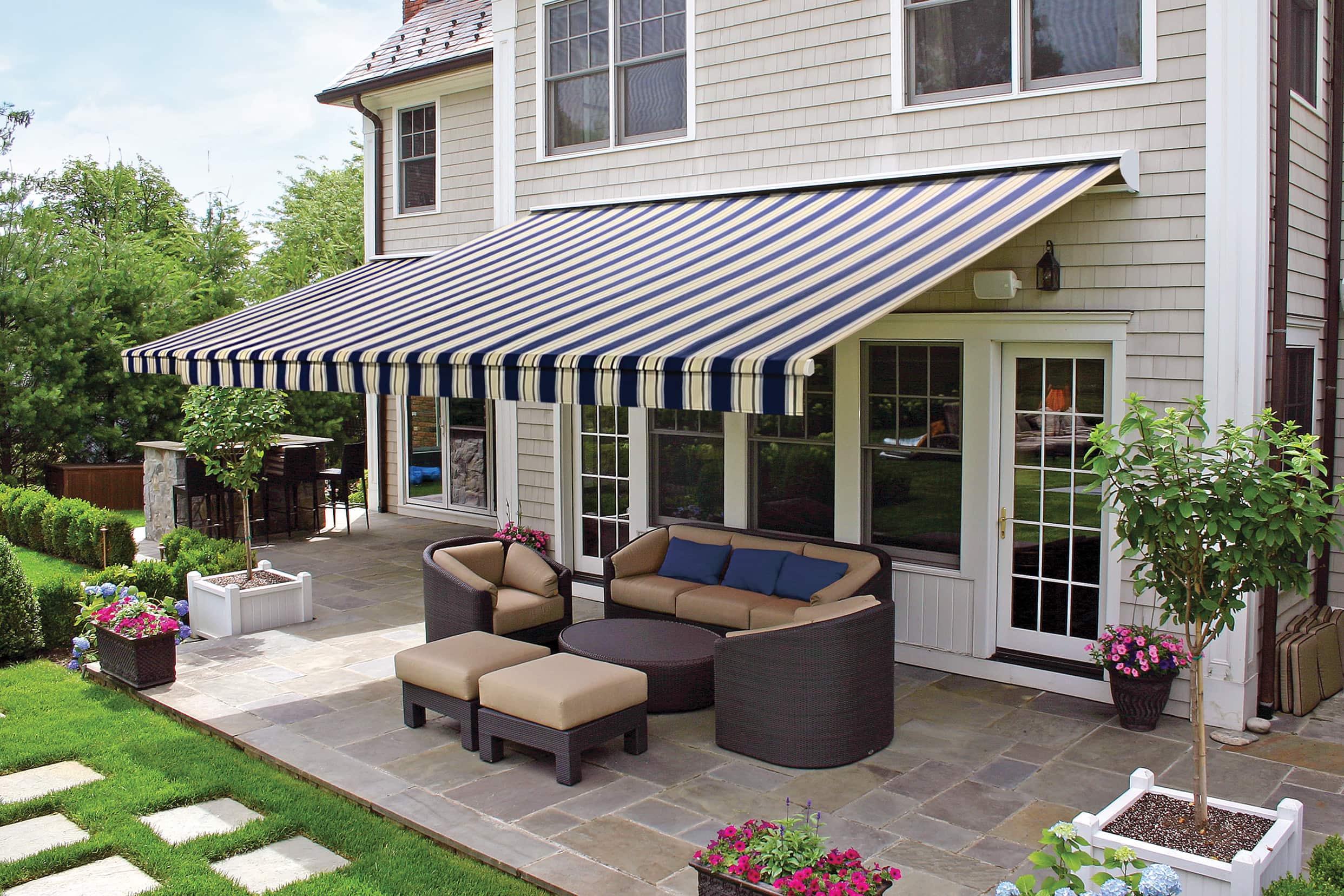 Retractable Patio Awnings for Airdrie Backyards